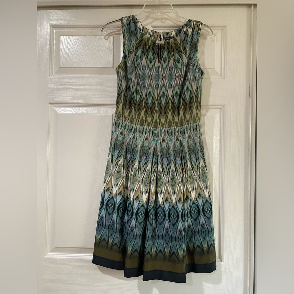Gabby Skye V-Neck Fit & Flare Teal Diamond‎ Scuba Dress Sleeveless 6
